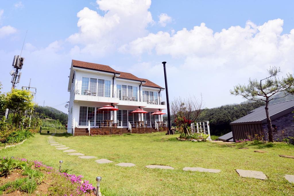 Walking Sky Pension Gapyeong Exterior foto
